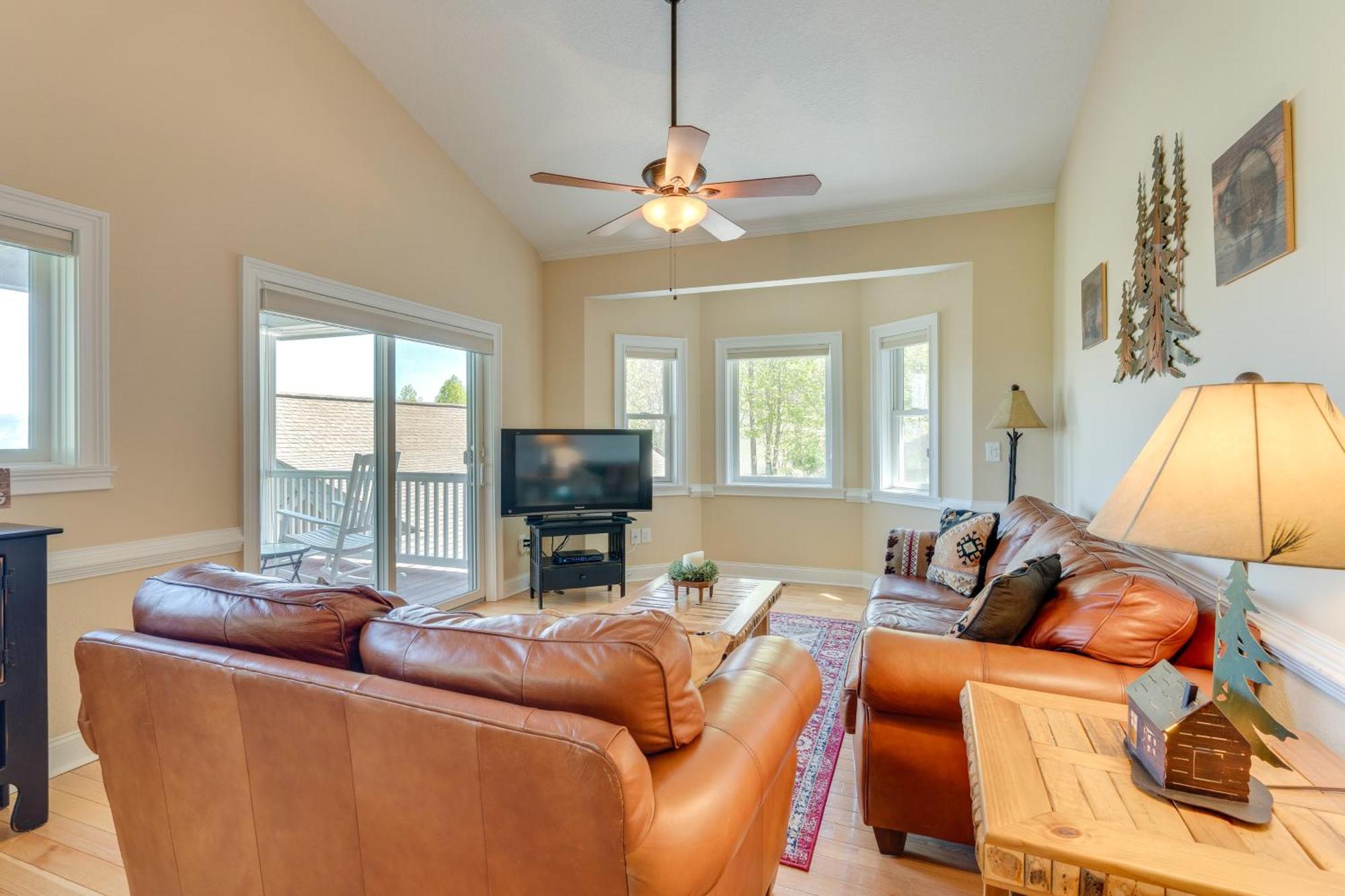 Lake-View Condo With Covered Deck In Hiawassee! المظهر الخارجي الصورة