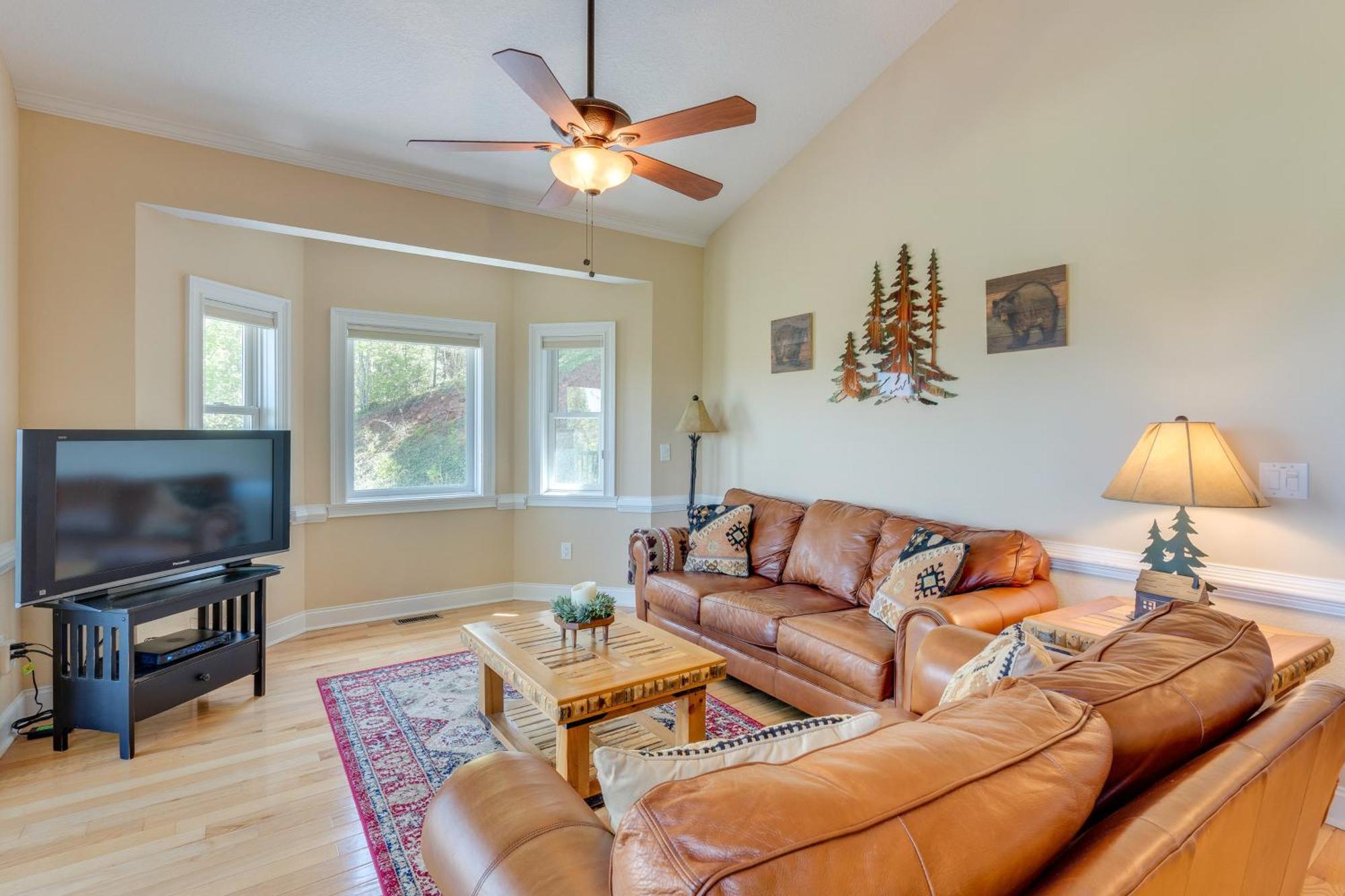 Lake-View Condo With Covered Deck In Hiawassee! المظهر الخارجي الصورة