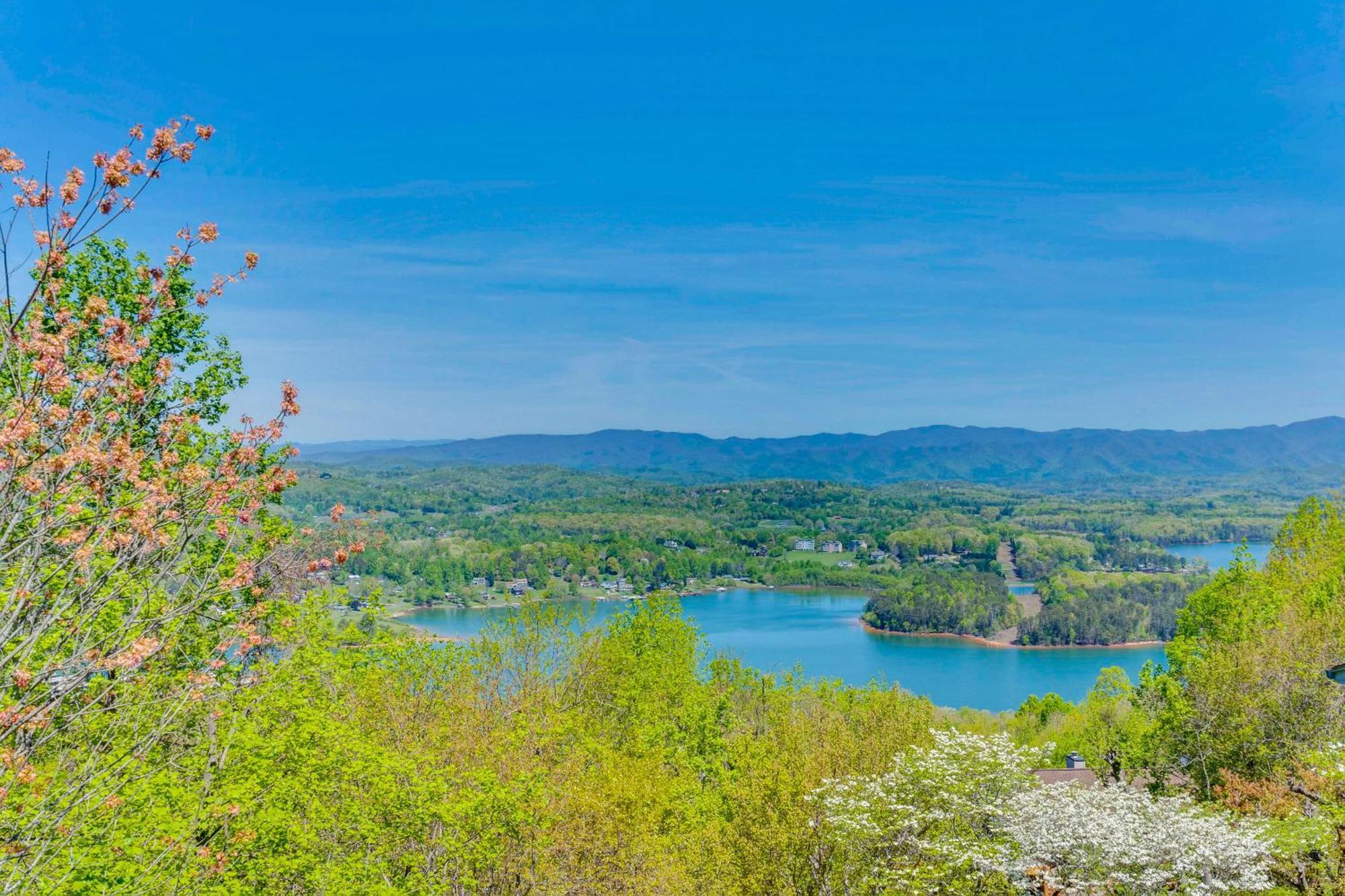 Lake-View Condo With Covered Deck In Hiawassee! المظهر الخارجي الصورة